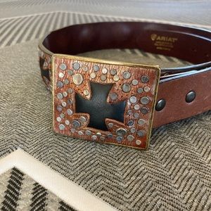 Ariat cross leather belt size Medium